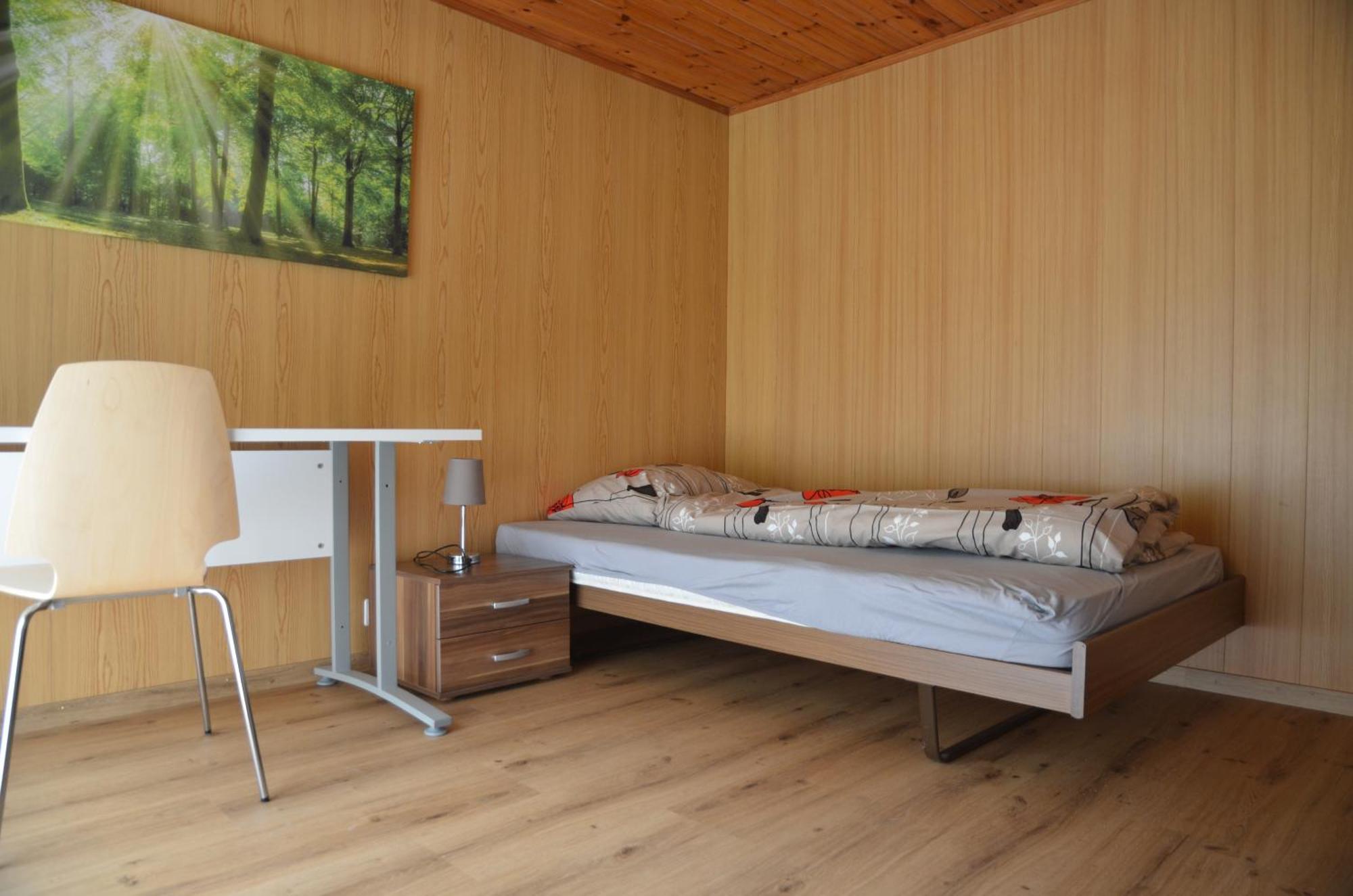Grosse, Schoene Wohnung Im Gruenen Бриг Экстерьер фото